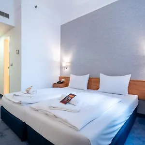East Hotell